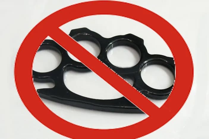 Kastet w Polsce: Czy to legalne? Poznaj kary i bezpieczne alternatywy