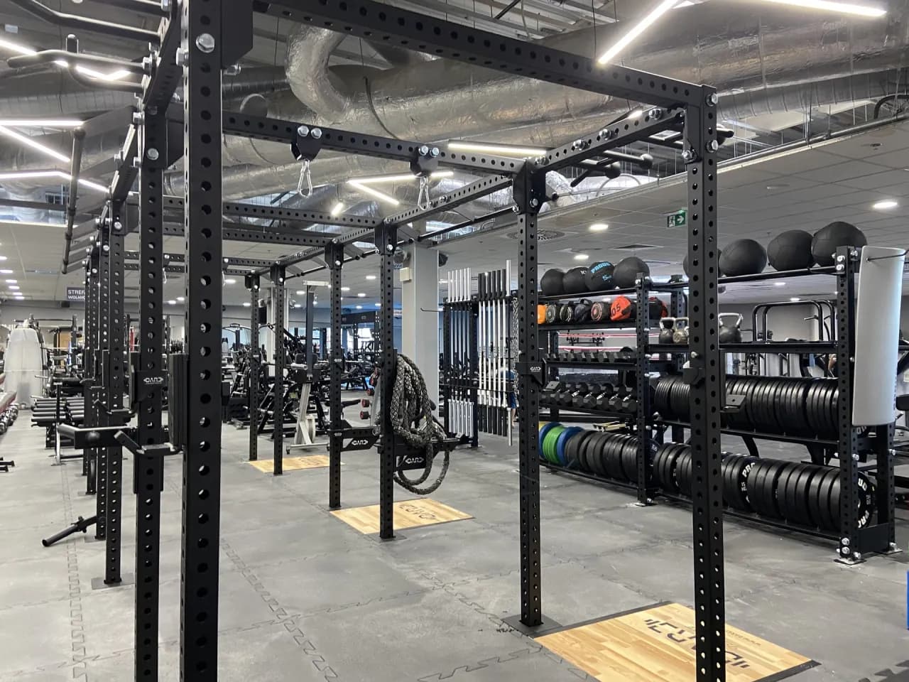 CrossFit Wrocław: Gdzie zacząć? Pełny przewodnik po boxach i cenach.