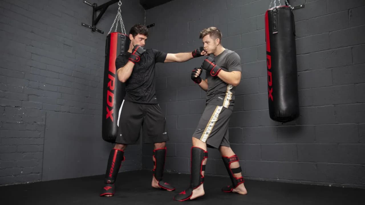 Boks czy MMA? Ekspert radzi, co wybrać na początek